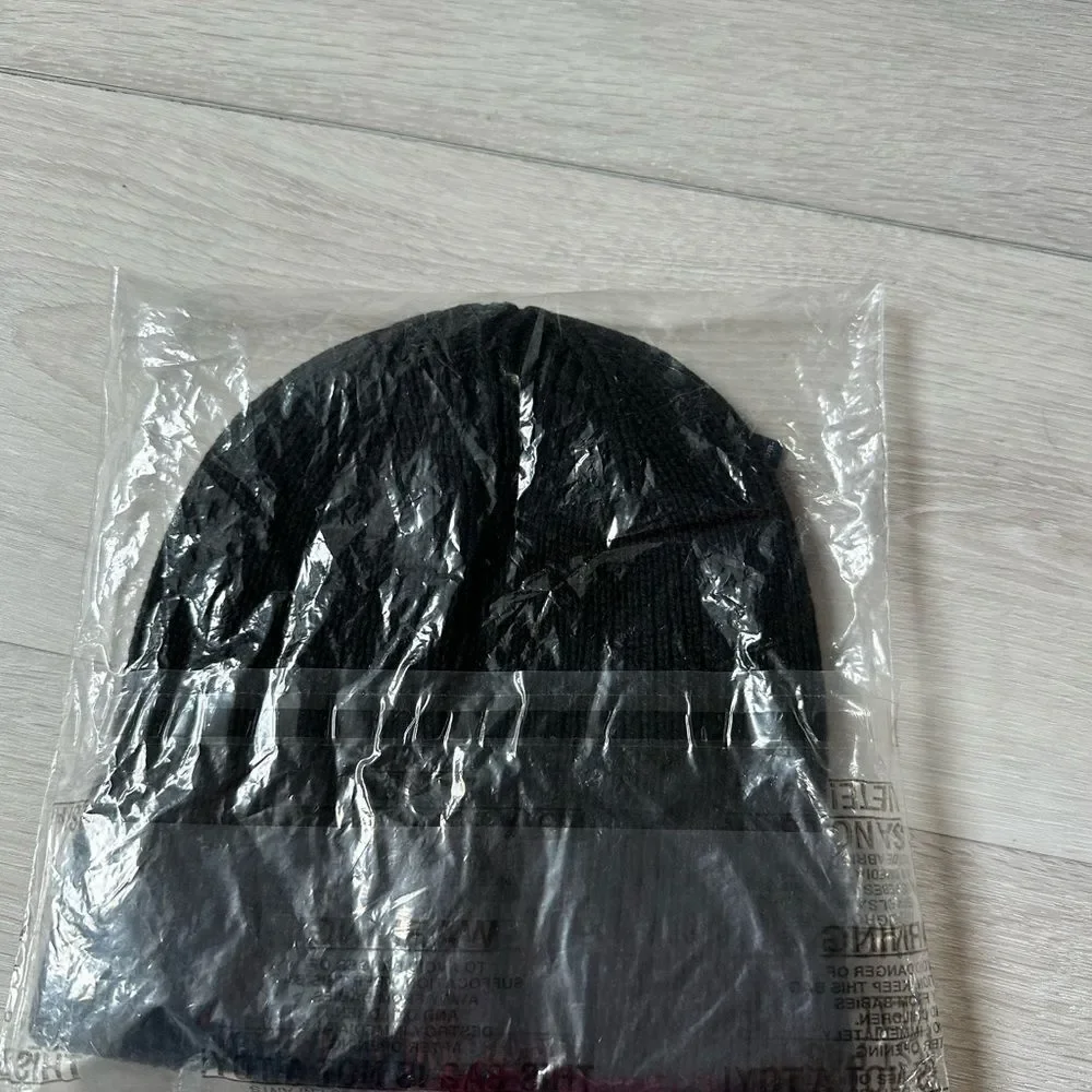 PENGUIN RECYCLED POLYESTER BEANIE‎ SIZE OS IN CAVIAR/BLACK NWT and in packaging